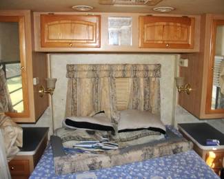 181 - 2001 Georgie Boy Motor Home Ford Motor Home Chassis - Engine: 6.8L V10 SOHC UNTESTED