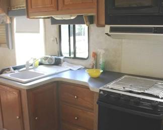 181 - 2001 Georgie Boy Motor Home Ford Motor Home Chassis - Engine: 6.8L V10 SOHC UNTESTED