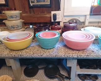 Pyrex and Crackerbarrel bowl sets