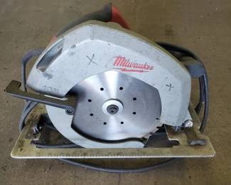 (4) 10 1/2" Milwaukee Circular Saws (For Parts Only) (LPO)