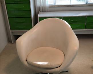 Swivel Egg Chair