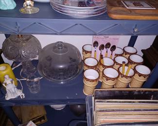 Lampe and Ice Cream Serving Set