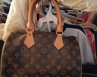 Louis Vuitton Woman's Purse - broken zipper