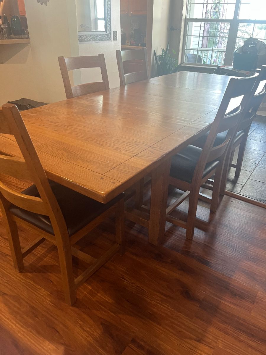 Solid Wood Dining Table w/6 Chairs 