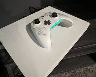 XBOX, Picture 1 of 2