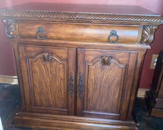 Nightstand Set
One of them has more wear than the other but they are both large sturdy pieces.
3’ x 20” x 33” tall
Must be able to move and load yourself 

**We have the matching Tv center/armoire and Bed for sale as well