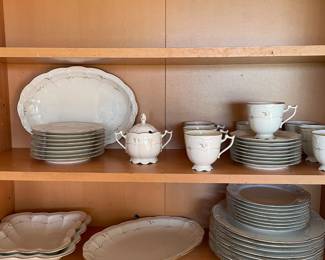 8 Piece Heutchenreuter dinner setting