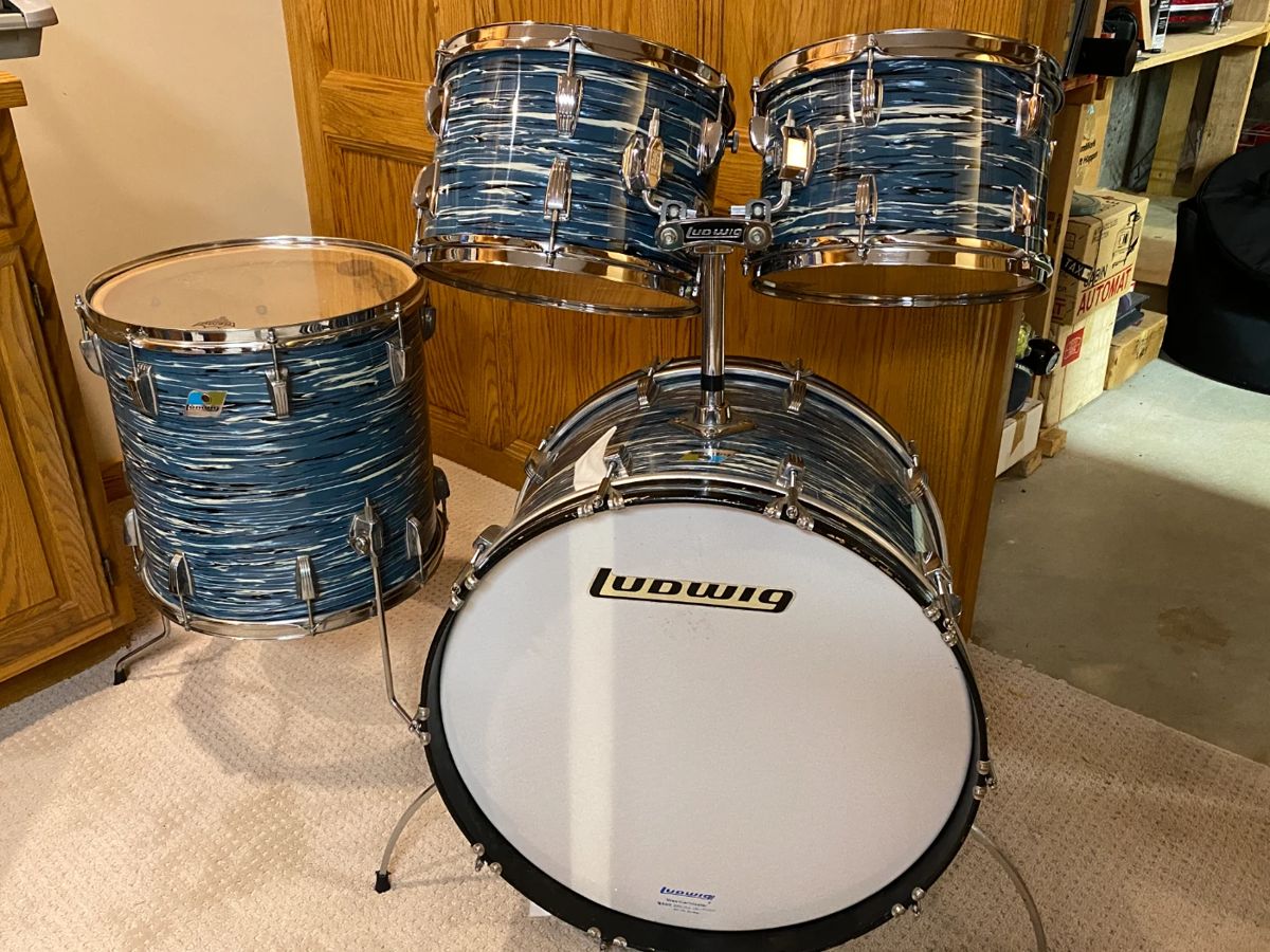 1968 Vintage Ludwig drum set with original wrap.  All parts are original and in great shape.