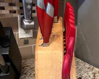 KitchenAid 16-piece Red-handled Cutlery Set