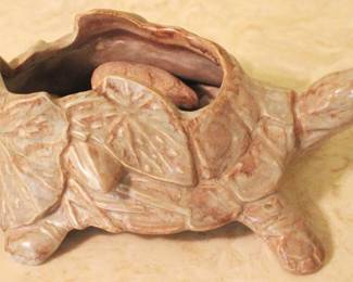 32 - McCoy Turtle Planter - 8" x 4"
