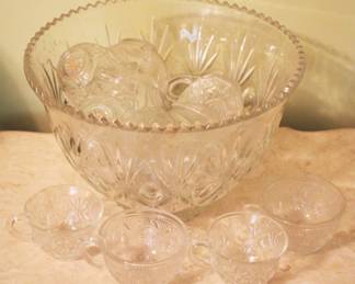 33 - 15 pc. Punch Bowl Set w/ Glasses - 12" x 8"
