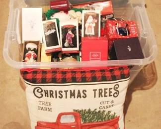157 - Box Lot of Assorted Christmas Items

