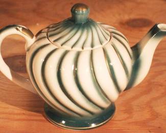 295 - Vintage Teapot - 9" x 7"
