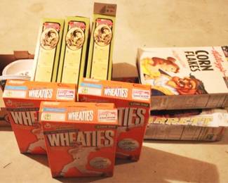 323 - Tray Lot of Assorted Items
