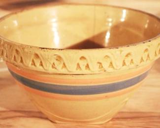 325 - Antique Mixing Bowl (As is/Cracked) - 9.75" round

