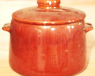 331 - West Bend Bean Pot w/ Lid - 8" x 8"
