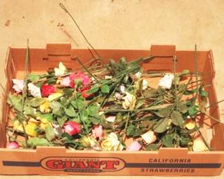 346 - Tray Lot of Assorted Porcelain Flowers
