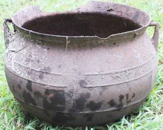 371 - Cast Iron Stew Pot (As is/Damaged) - 15.5" x 14"
