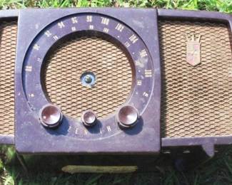 475 - Antique Radio - 12" x 8" x 8"
