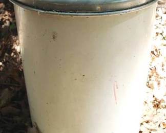 531 - Flip-Top Trashcan - 12" x 16"
