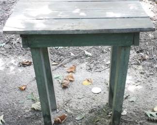 563 - Wood Table - 20" x 27" x 28"