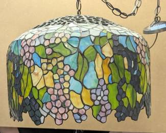 TIFFANY-STYLE GRAPES STAINED GLASS HANGING LAMP
W/ HANGING CHAIN (HARD-WIRED) AND COVER PLATE