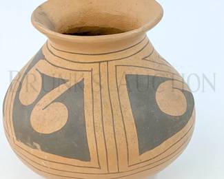 MATA ORTIZ MEXICAN POTTERY VASE, BLACK 7" T