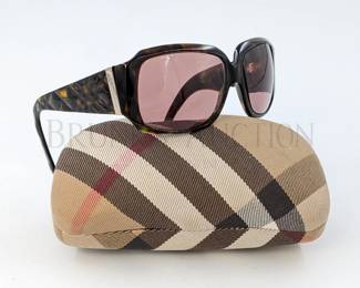 burberry sunglasses with case 