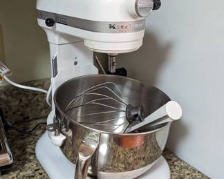 Kitchen-Aid mixer Professional with attachments