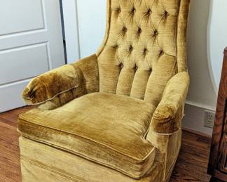 Broyhill high-back velvet tufted chair