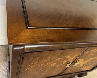 127 Broyhill Chinoiserie Cabinet Detailmin