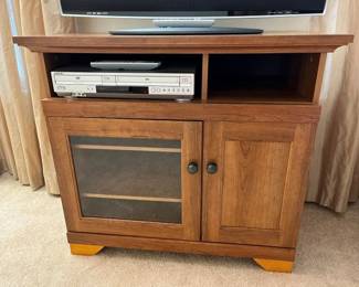 127 Compact Entertainment Centermin