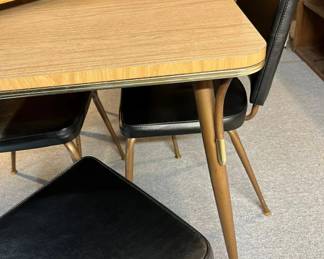 127 MCM Dinette Base Detailmin