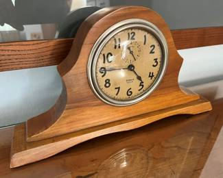 127 Vintage Gilbert Mantle Clockmin