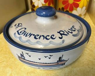 127 Vintage Louisville Stoneware Casserolemin