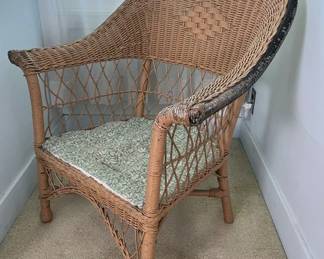127 Vintage Wicker Armchairmin