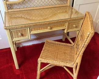 127 Henry Link GlassTop Wicker Deskmin