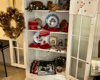 Darling cabinet with glass doors