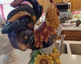 SOOO MANY ROOSTERS