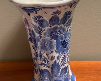 Delft vase