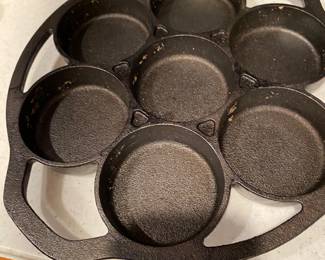 Cast Iron Lodge Muffin Pan