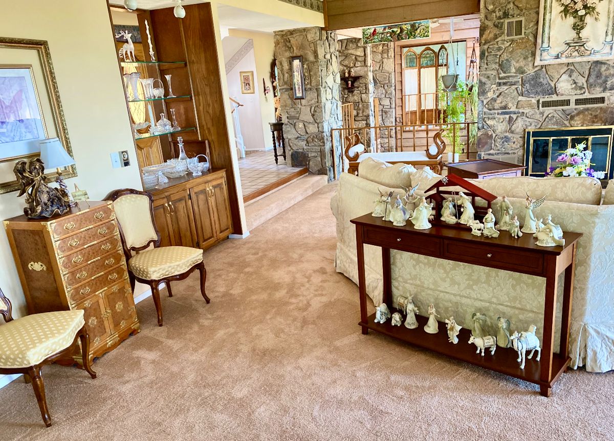 HUGE Lake Home Estate Sale Furniture Dining... starts on 9/21/2023