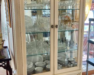 Absolutely Beautiful and in Excellent Condition off white USA made China Cabinet.