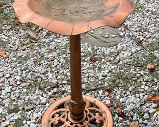 Lots of fine outdoor Lawn and Garden decor.