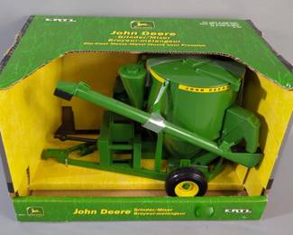ERTL John Deere 1/16 Scale Die Cast 4-Wheel-Drive Tractor And Grinder/Mixer