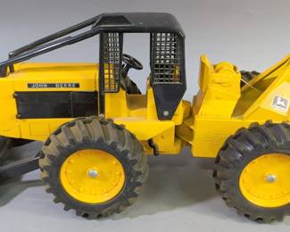 Ertl Diecast John Deere 1:16 Scale Log Skidder #590
