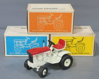 Ertl Diecast John Deere Lawn And Garden Tractors Qty 4, Includes #571, #572, #573, And One Unboxed