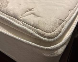 King Serta Perfect Sleeper Mattress

Online only sale for furniture opens Thursday/October 5

For pricing information:
•Text only to 615-854-8535
•Send a photo of the item(s) you are interested in
•In person viewing will be available on Friday/October 6!