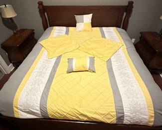 Solid wood king bed

Online only sale for furniture opens Thursday/October 5

For pricing information:
•Text only to 615-854-8535
•Send a photo of the item(s) you are interested in
•In person viewing will be available on Friday/October 6!