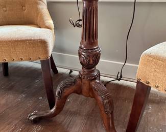 Vintage round wooden table

Online only sale for furniture opens Thursday/October 5

For pricing information:
•Text only to 615-854-8535
•Send a photo of the item(s) you are interested in
•In person viewing will be available on Friday/October 6!